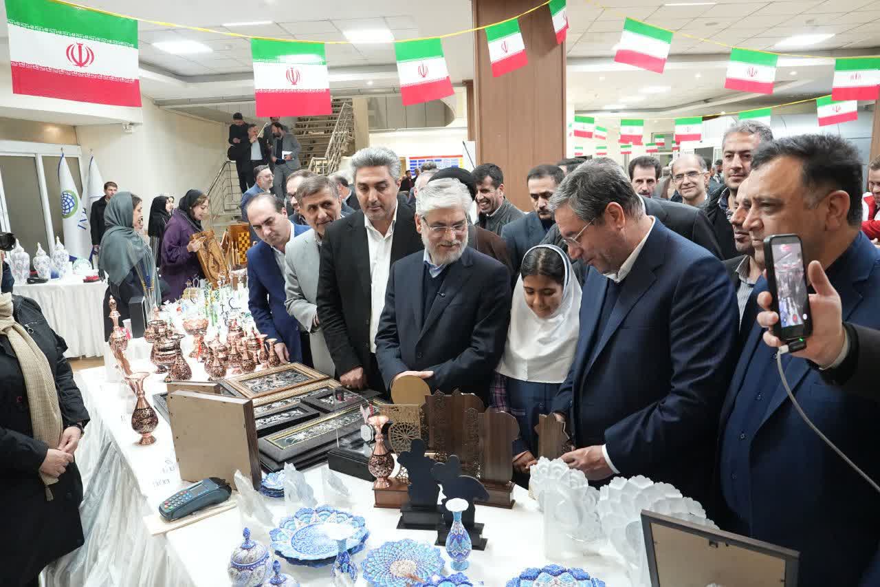 بازدید وزیر علوم و استاندار آذربایجان‌غربی از نمایشگاه صنایع‌دستی استان + تصاویر