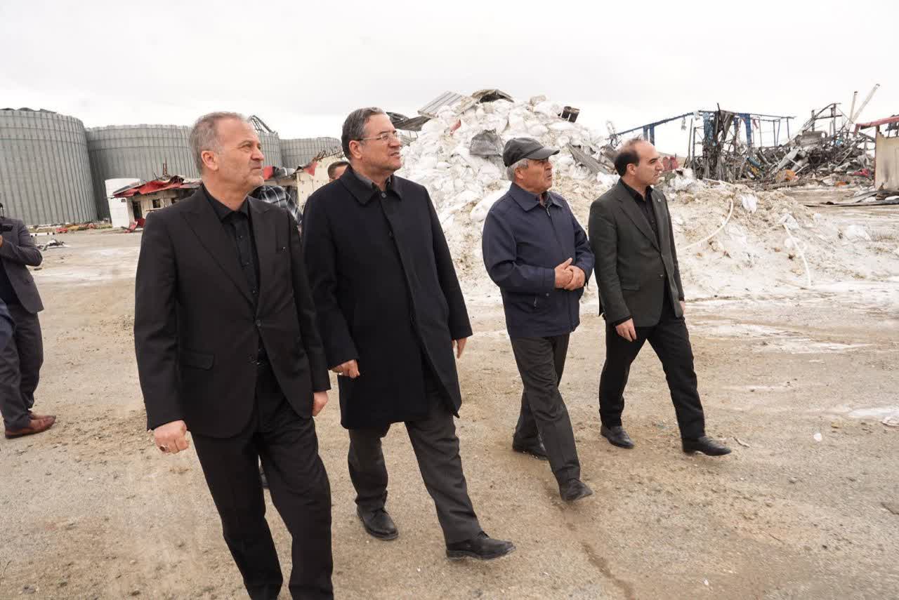 بازدید استاندار آذربایجان‌غربی از واحد تولیدی آسیب‌دیده از جنگ تحمیلی در شهرستان نقده + تصاویر