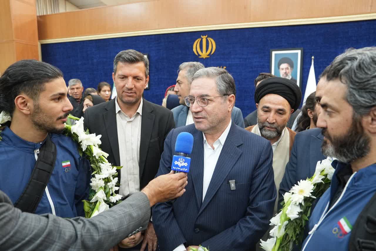 استقبال غرورآفرین از قهرمانان آذربایجانغربی در بازگشت از بازیهای آسیایی 2026 + تصاویر