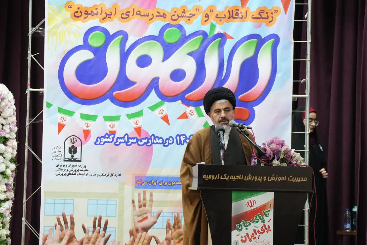 برگزاری آیین نواخته شدن زنگ انقلاب در ارومیه + تصاویر