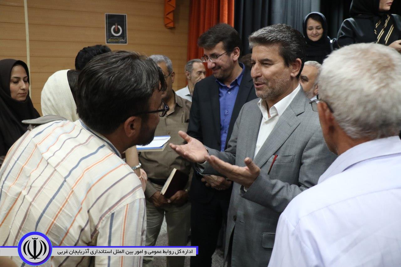 شاعران و سخن سرایان آگاه بسترساز تقویت وحدت ملی و انتقال دهنده والاترین ارزشهای انسانی به نسل های آینده هستند