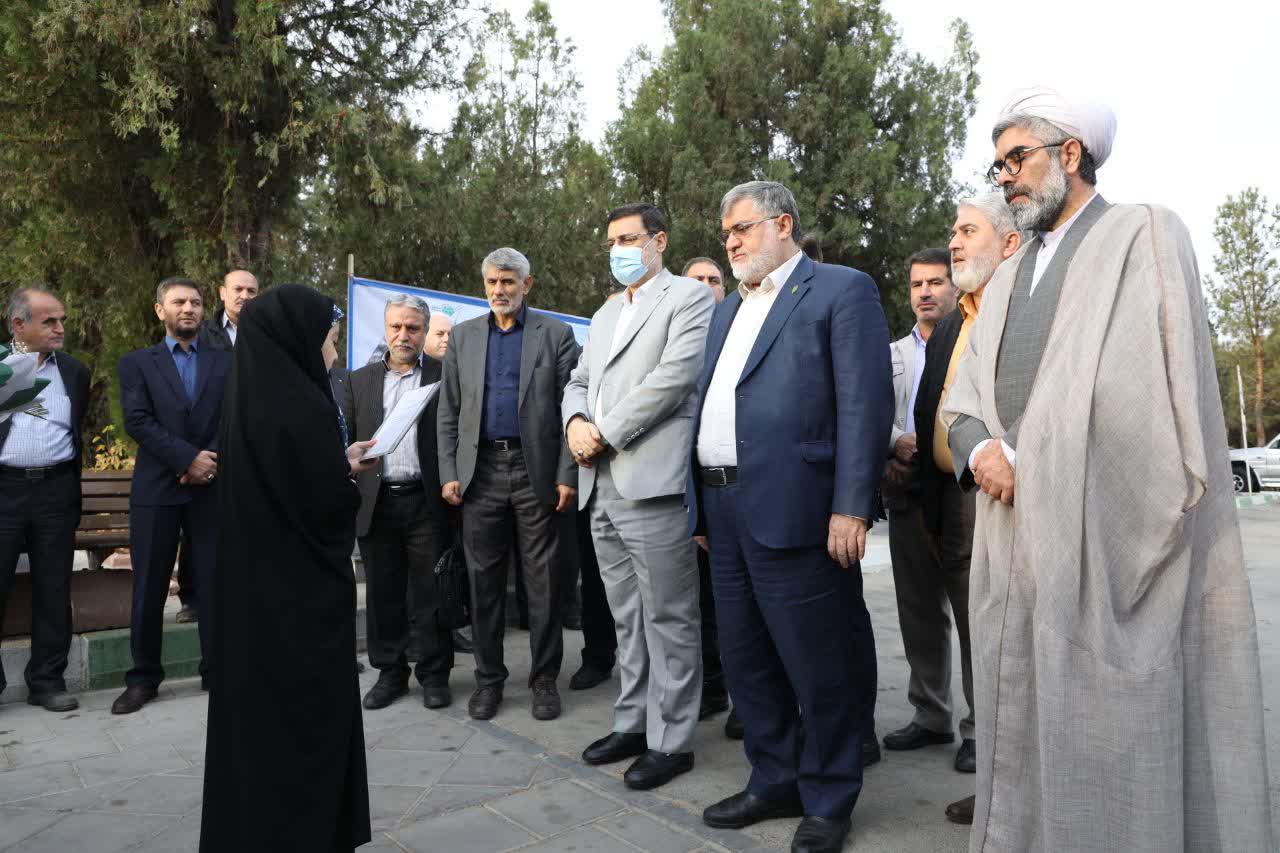 آلبوم تصویری / ادای احترام معاون رییس جمهور و استاندار آذربایجان غربی به مقام شامخ شهدا