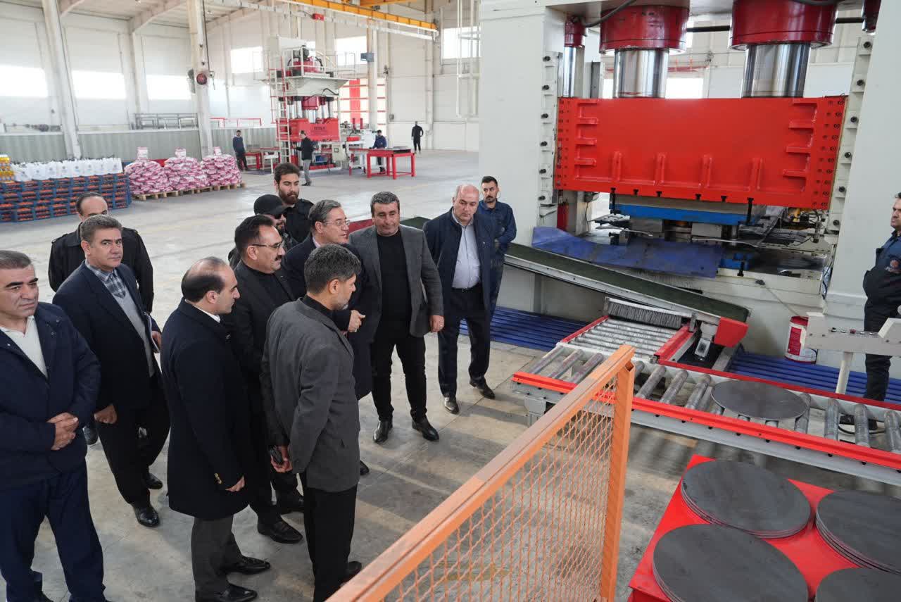 بازدید استاندار آذربایجان‌غربی از کارخانه فیلپا در ارومیه + تصاویر
