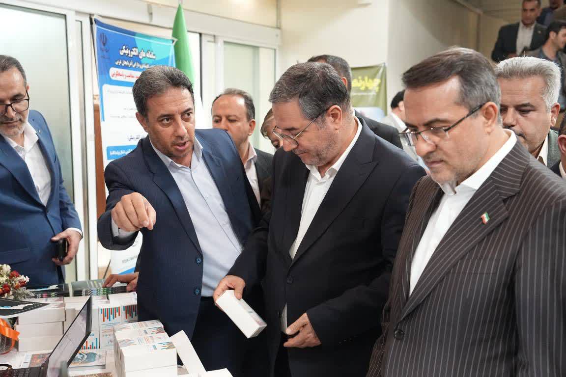 بازدید معاون رئیس‌جمهور و استاندار آذربایجان‌غربی از نمایشگاه دستاوردهای دستگاه‌های اجرایی + تصاویر