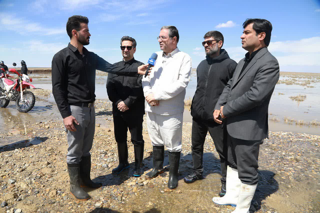 حضور میدانی و بازدید استاندار آذربایجان‌غربی از جریان انتقال آب از رودخانه‌های حوضه آبریز به دریاچه ارومیه + تصاویر