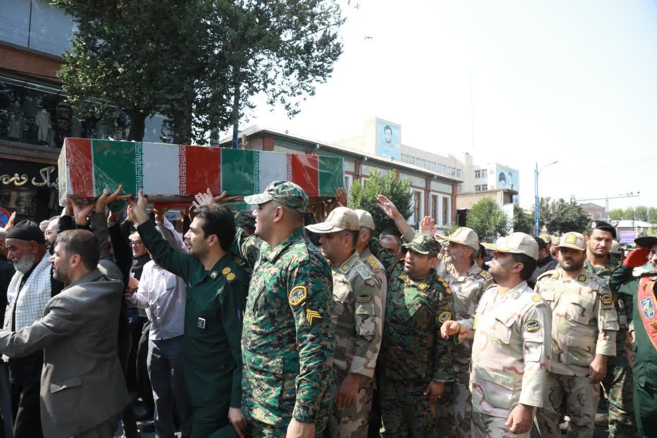 تشییع پیکر مطهر دو شهید تازهتفحصشده در ارومیه + تصاویر