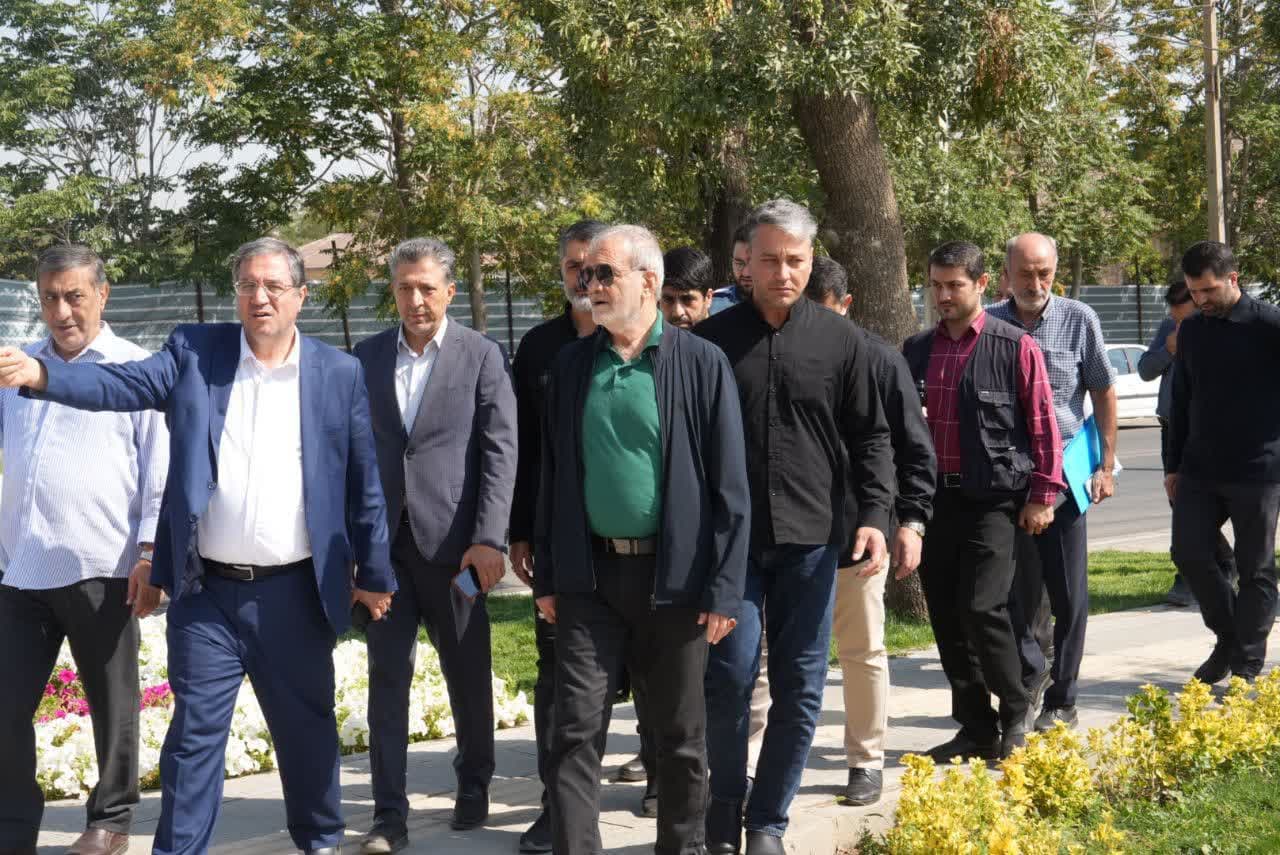 بازدید رئیسجمهور از مرکز خدمات سرمایهگذاری آذربایجانغربی + تصاویر