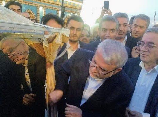 رونمایی از تندیس شمس تبریزی در خوی + تصاویر