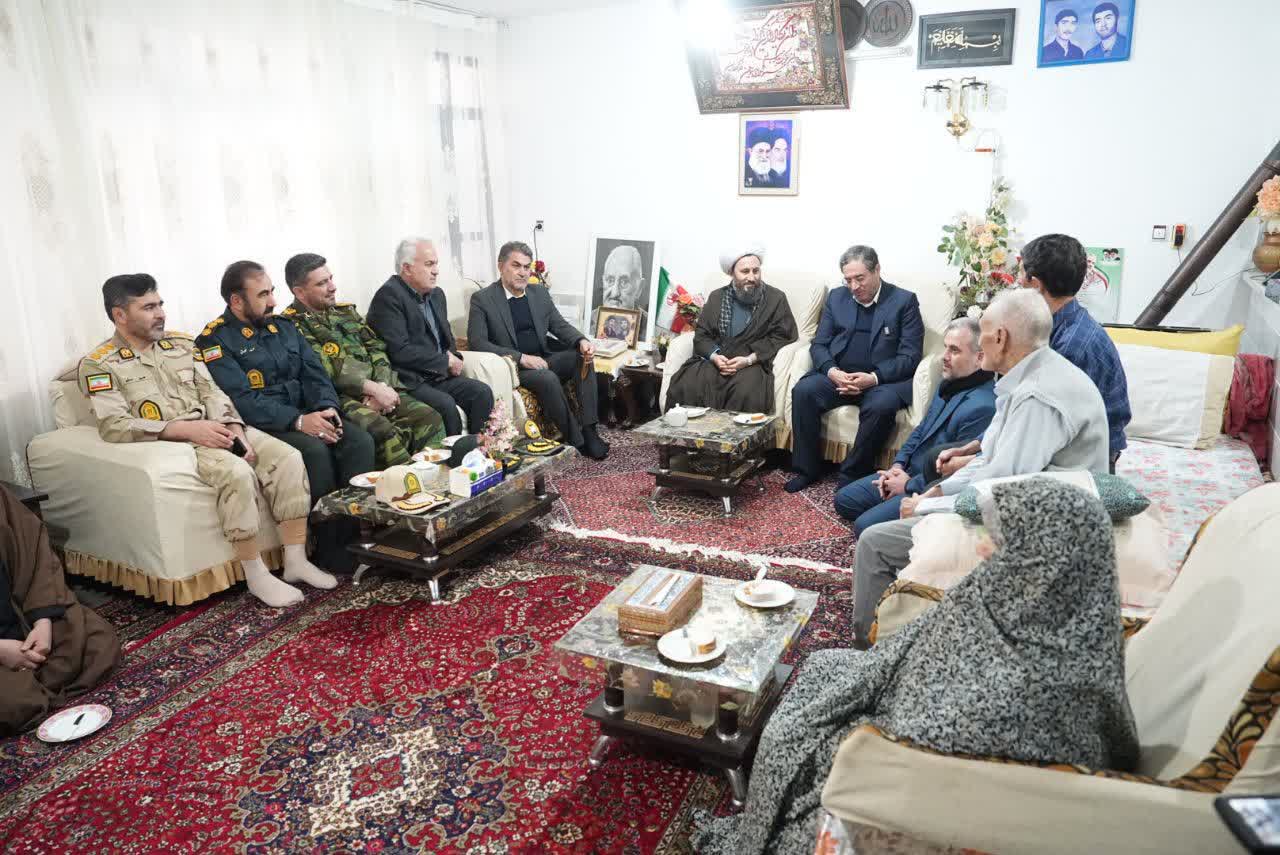 دیدار استاندار آذربایجان‌غربی با خانواده معظم شهیدان بهفر + تصاویر