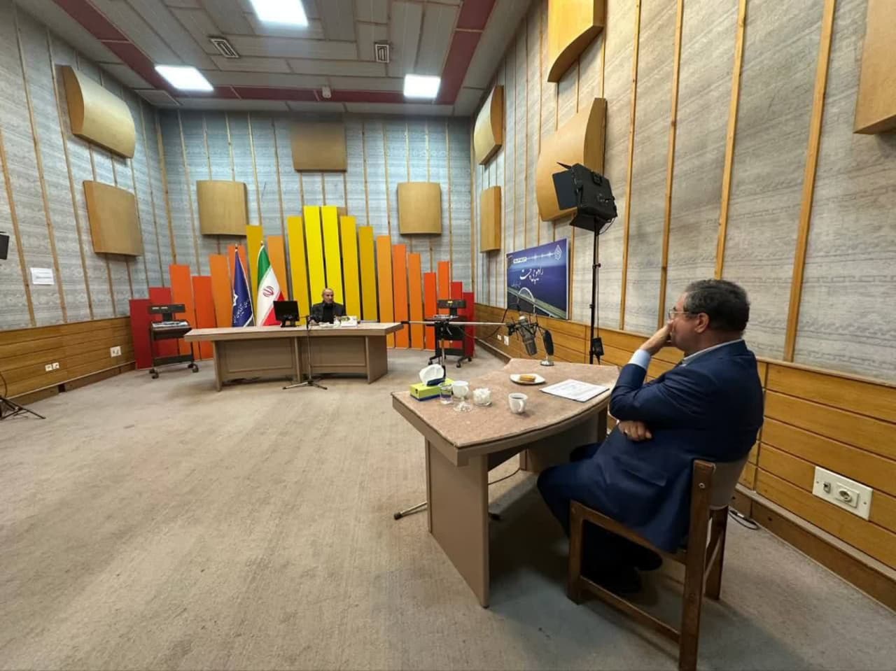 حضور استاندار آذربایجانغربی در برنامه زنده رادیویی "کندیمیز" صداوسیمای مرکز استان + تصاویر