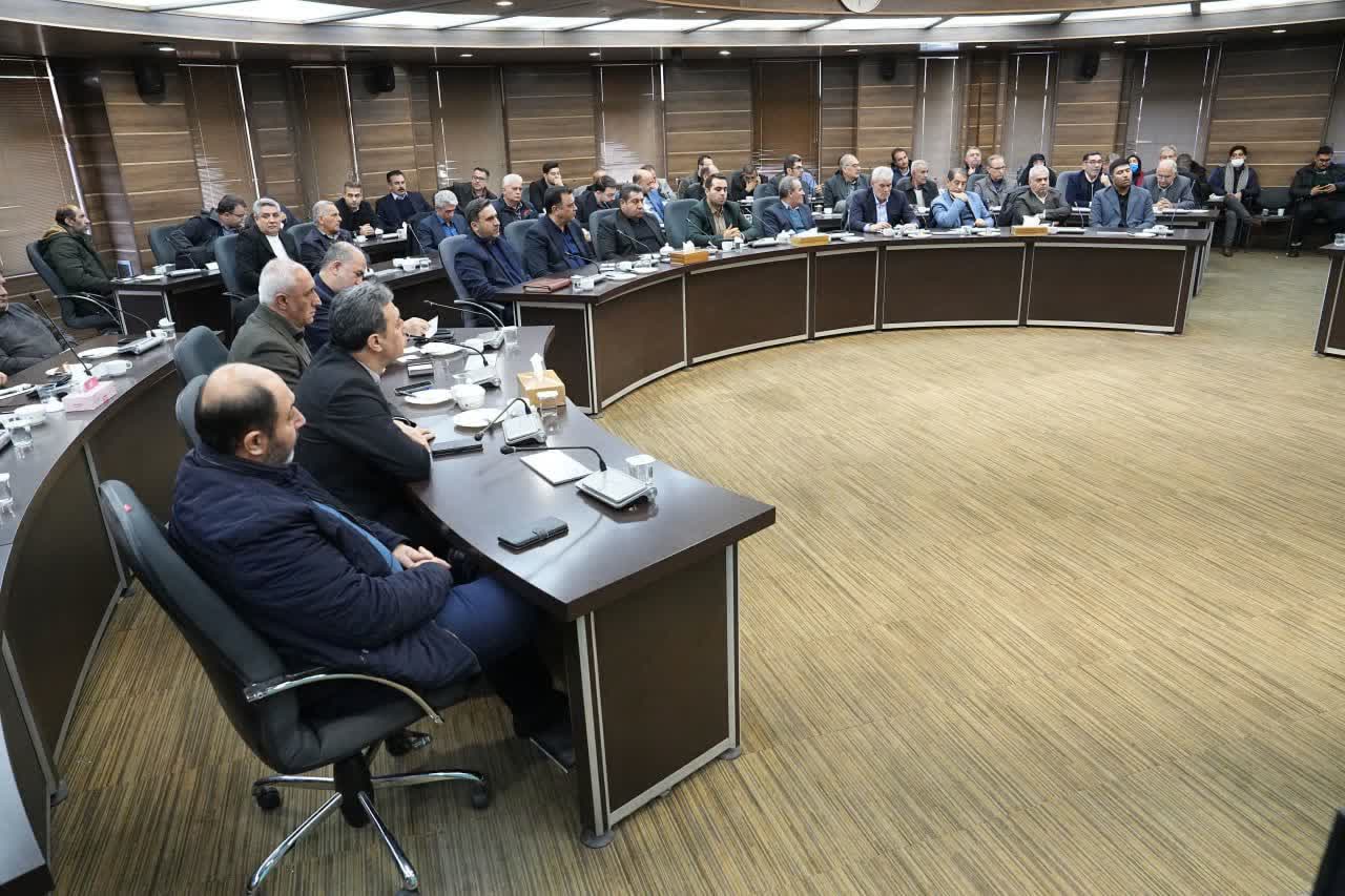 برگزاری نشست صمیمی استاندار آذربایجان‌غربی با اصناف و بازاریان استان + تصاویر