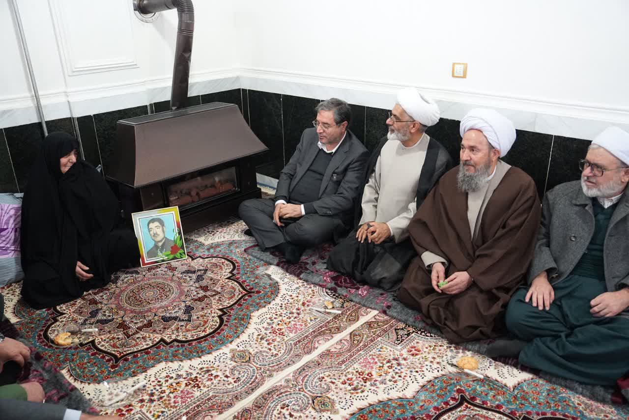 دیدار استاندار آذربایجان‌غربی با خانواده معزز شهید مجیدی + تصاویر