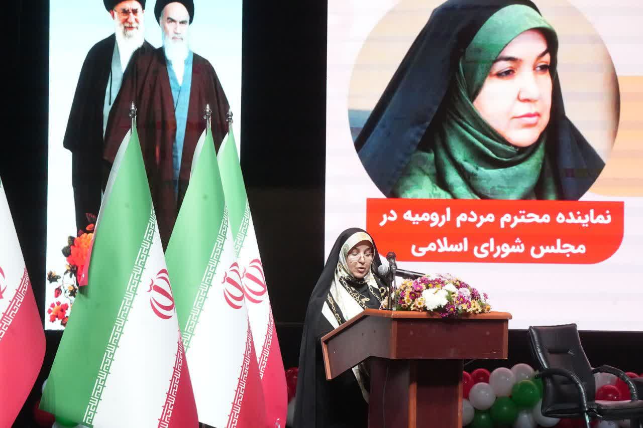 آلبوم تصویری / برگزاری رویداد استانی روشنای مهر و آیین تجلیل از بانوان تأثیرگذار آذربایجانغربی