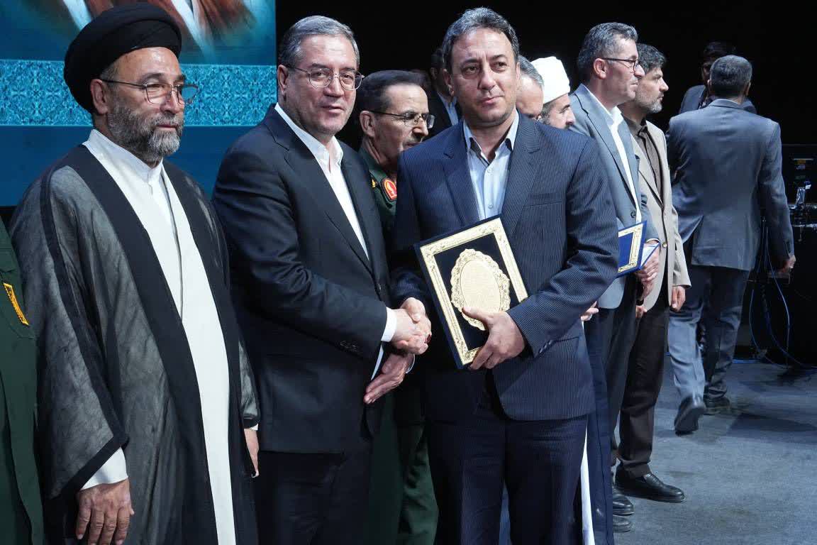 آلبوم تصویری / تجلیل از خدمتگزاران منتخب در جلسه شورای اداری آذربایجانغربی