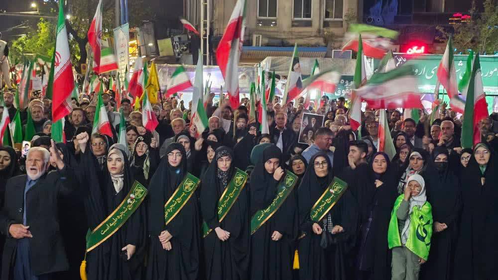 تداوم حضور مردم ارومیه در خیابانها، جلوه هایی از همبستگی اجتماعی، اتحاد و هوشیاری مردم + تصاویر