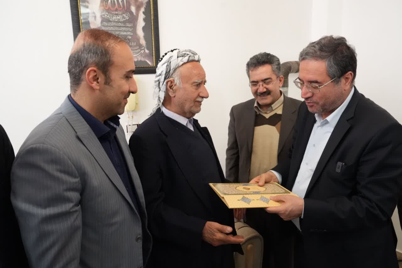 دیدار استاندار آذربایجانغربی با خانواده شهید محمدصالح صاحبی + تصاویر