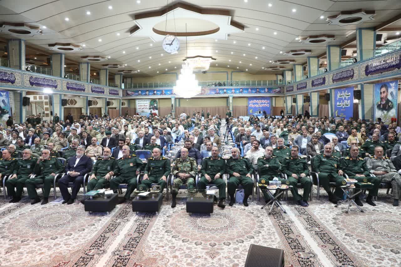 آلبوم تصویری / برگزاری آیین تکریم و معارفه فرمانده قرارگاه حمزه سیدالشهدا (ع)، فرمانده سپاه شهدا و فرمانده قرارگاه استانی شهید بروجردی سپاه