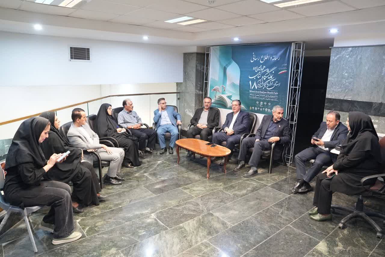 بازدید استاندار آذربایجانغربی از نمایشگاه سراسری کتاب ارومیه + تصاویر