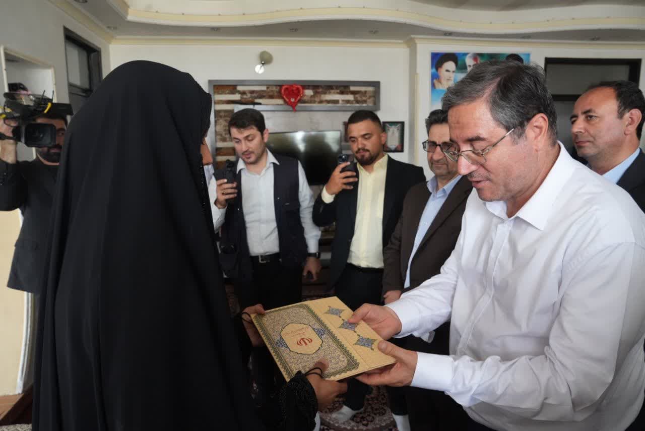 دیدار استاندار آذربایجانغربی با خانواده معزز شهید سجاد بختیاری + تصاویر