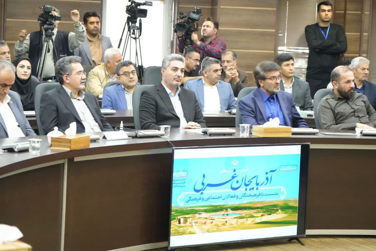 آلبوم تصویری / برگزاری نشست فرهیختگان و فعالان سیاسی، اجتماعی و فرهنگی آذربایجانغربی