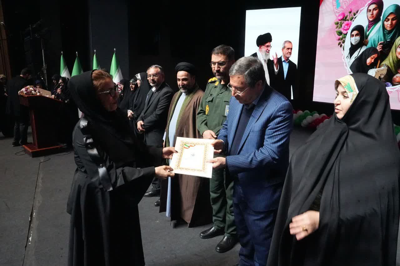 آلبوم تصویری / برگزاری رویداد استانی روشنای مهر و آیین تجلیل از بانوان تأثیرگذار آذربایجانغربی