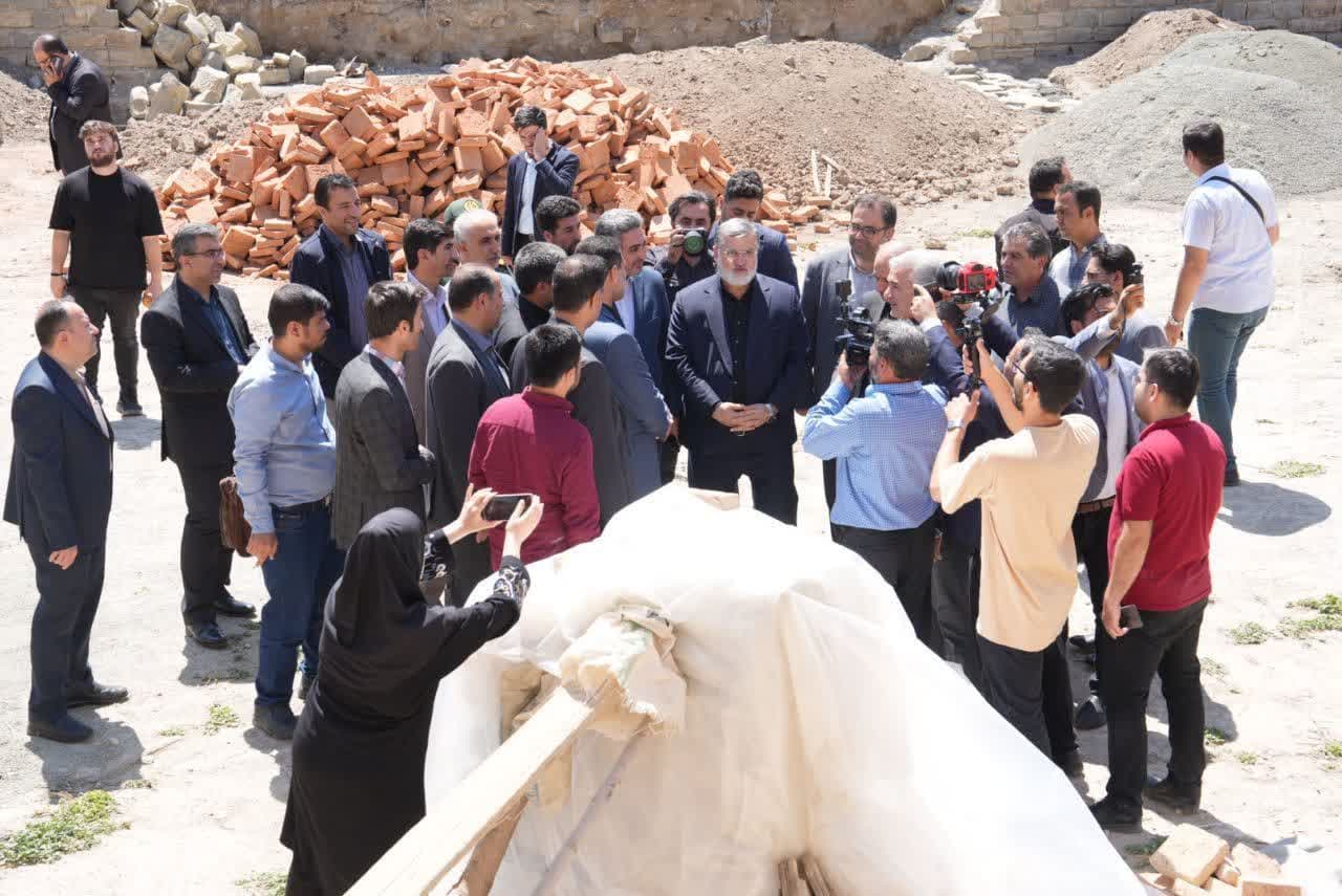 بازدید استاندار آذربایجان غربی از روند مرمت و بازسازی خانه انصاری ارومیه + تصاویر