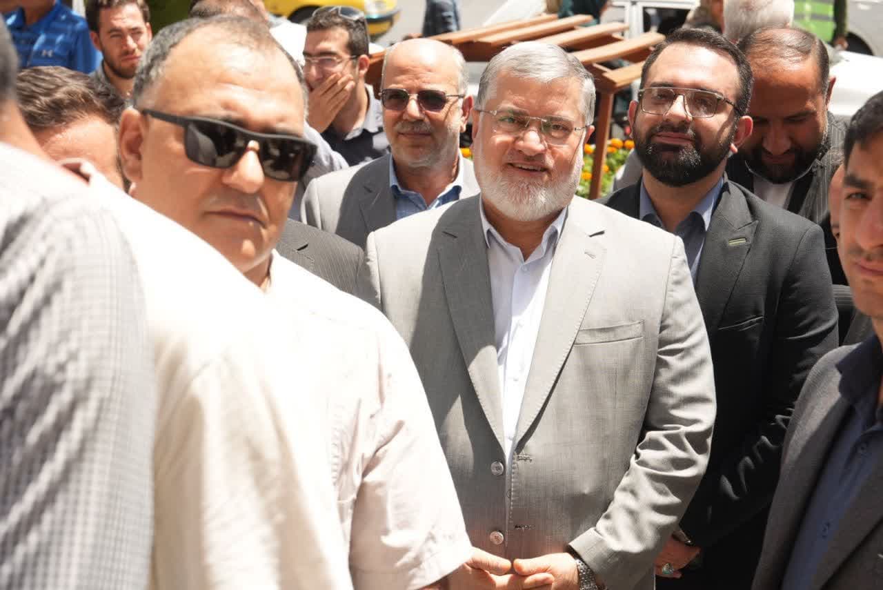 استاندار آذربایجانغربی در ساعات اولیه صبح امروز رای خود را به صندوق انداخت + تصاویر