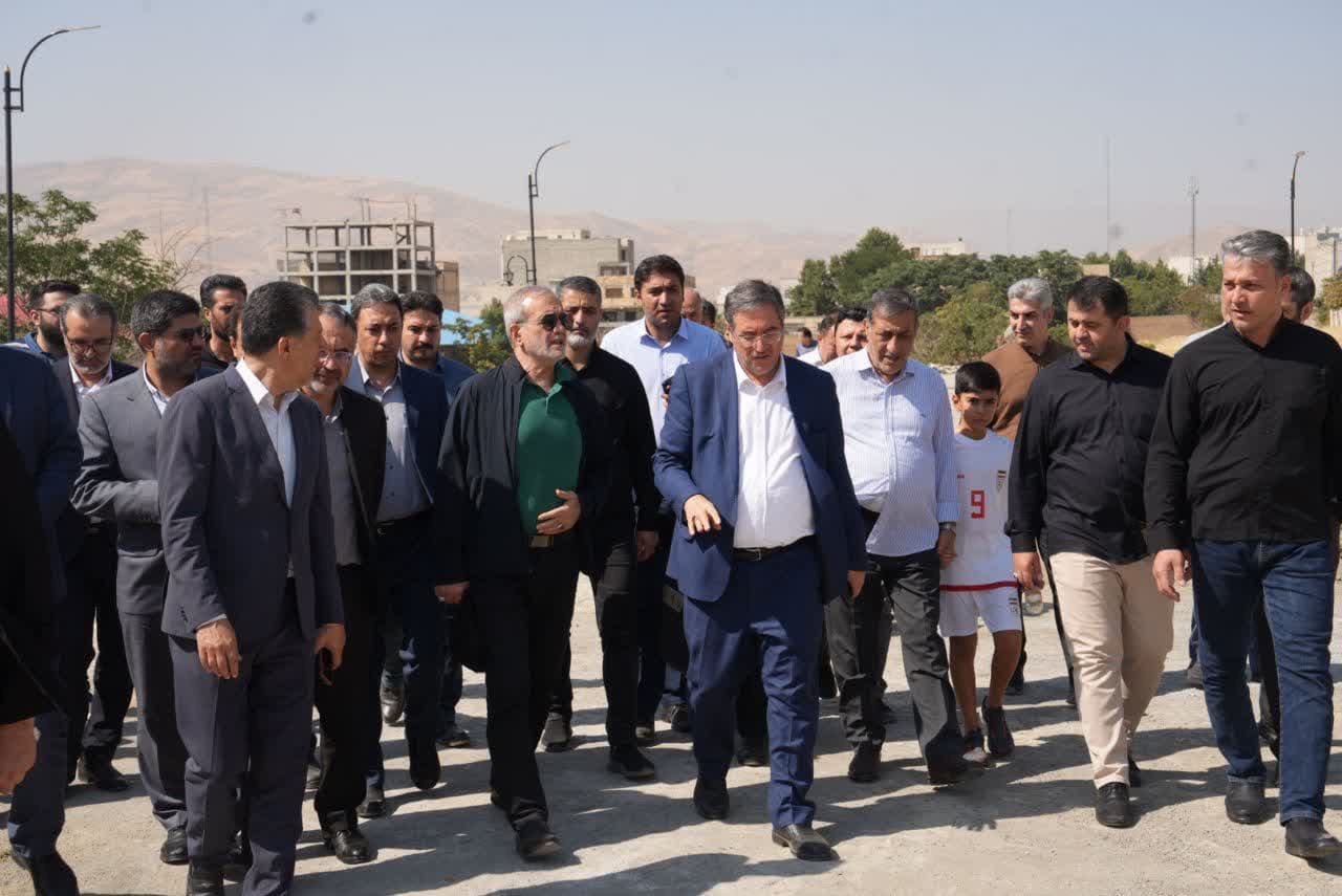 بازدید رئیسجمهور از مرکز خدمات سرمایهگذاری آذربایجانغربی + تصاویر