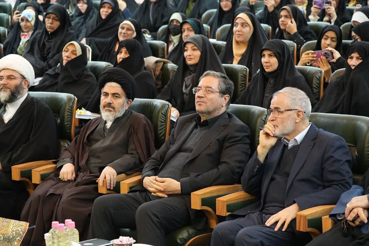 برگزاری آیین تبیین طرح زندگی با آیهها و رونمایی از 10 هزار جلد قرآن کریم در ارومیه + تصاویر