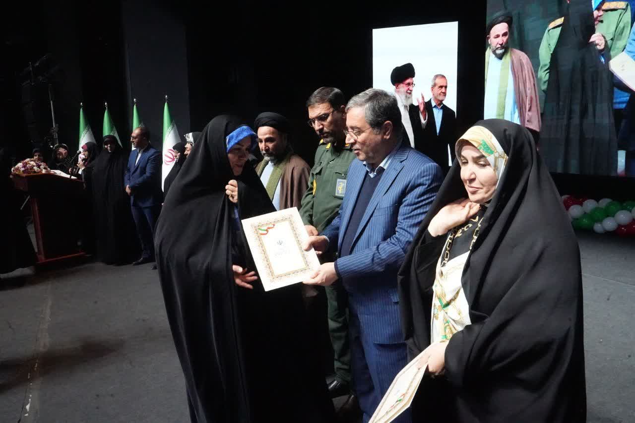 آلبوم تصویری / برگزاری رویداد استانی روشنای مهر و آیین تجلیل از بانوان تأثیرگذار آذربایجانغربی