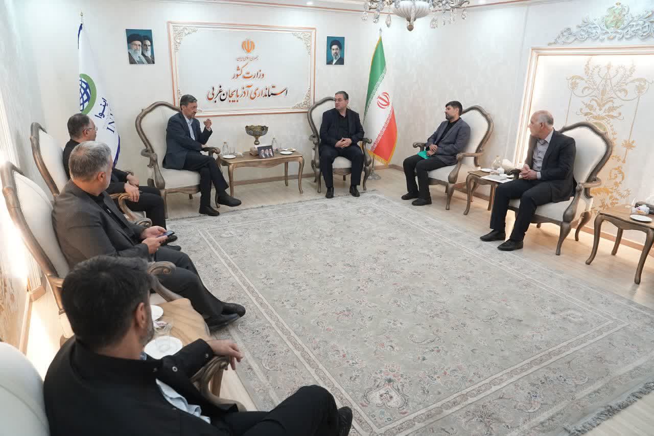 برگزاری نشست مشترک استاندار آذربایجانغربی و رئیس ستاد اجرایی فرمان امام (ره) + تصاویر