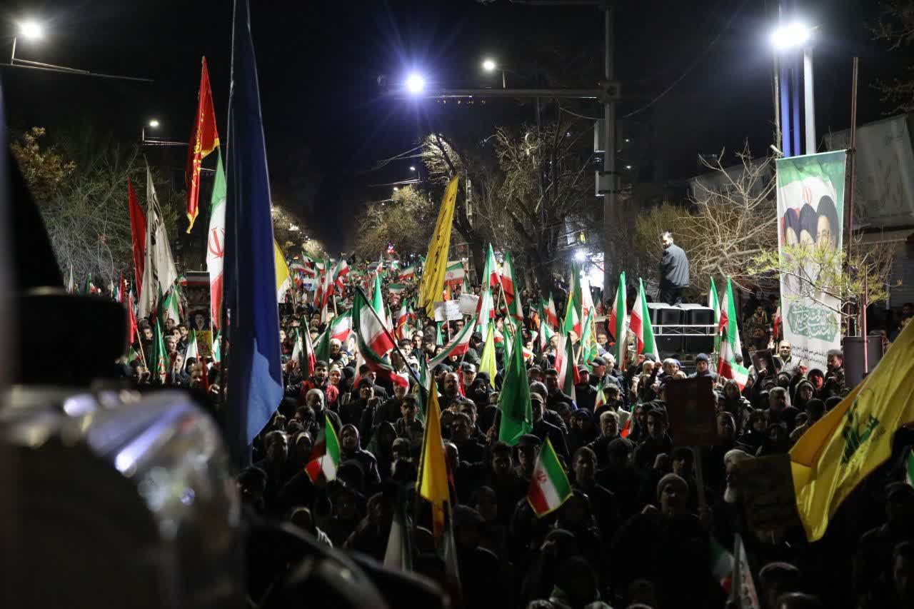 مرور اتحاد و انسجام مردم ارومیه هر شب در تجمع شبانه