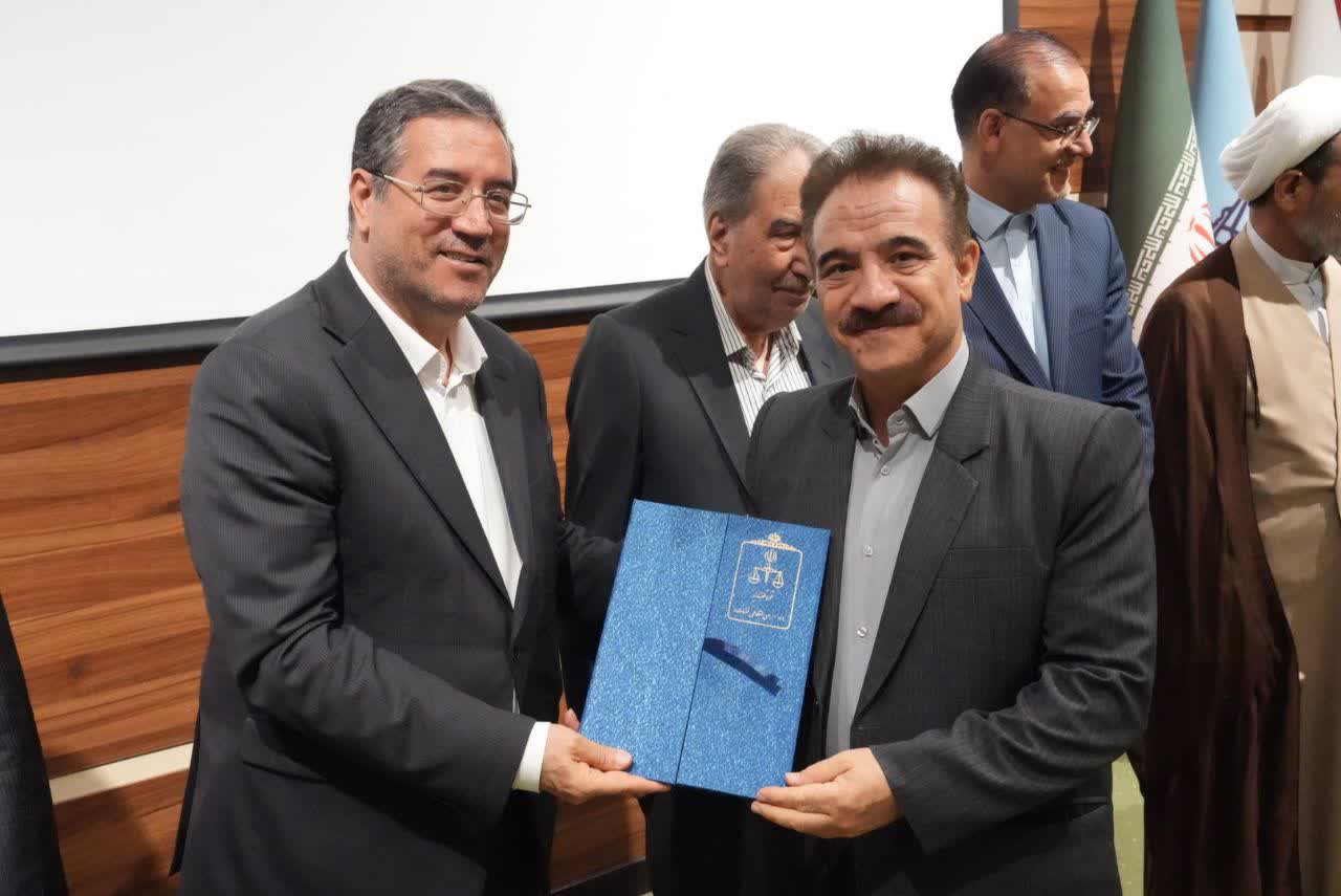 تجلیل از قضات و کارکنان نمونه دادگستری آذربایجانغربی + تصاویر