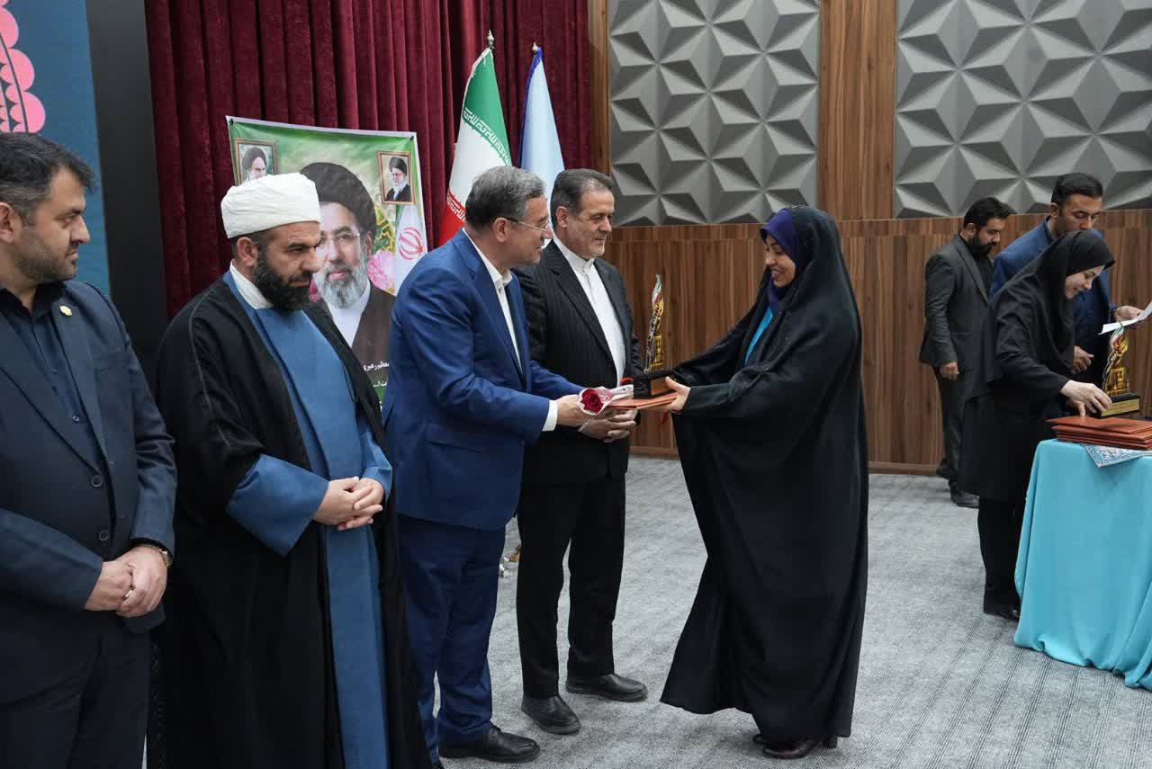 آلبوم تصویری / برگزاری آیین تجلیل از معلمان نمونه آذربایجانغربی
