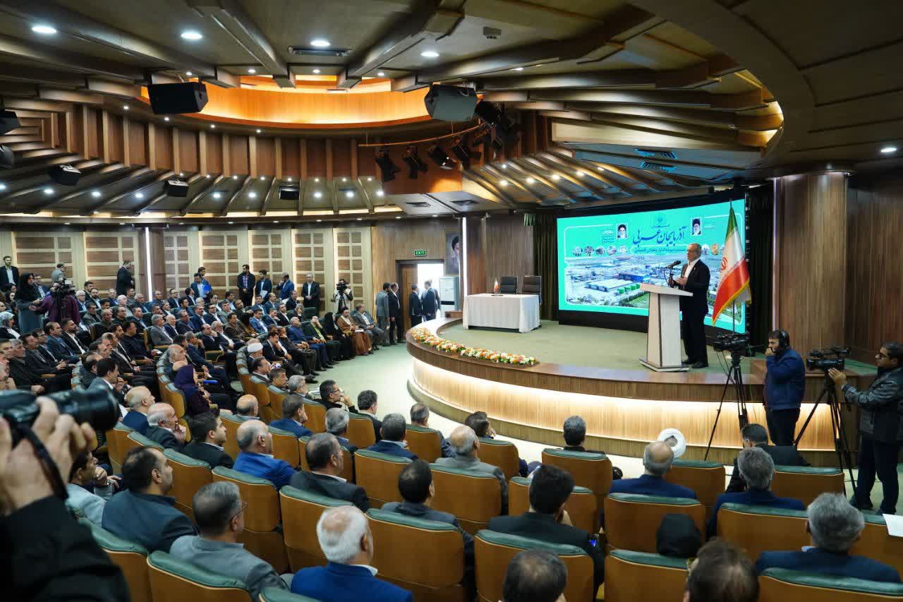 آلبوم تصویری / نشست رئیسجمهور پزشکیان با سرمایهگذاران و فعالان اقتصادی آذربایجانغربی