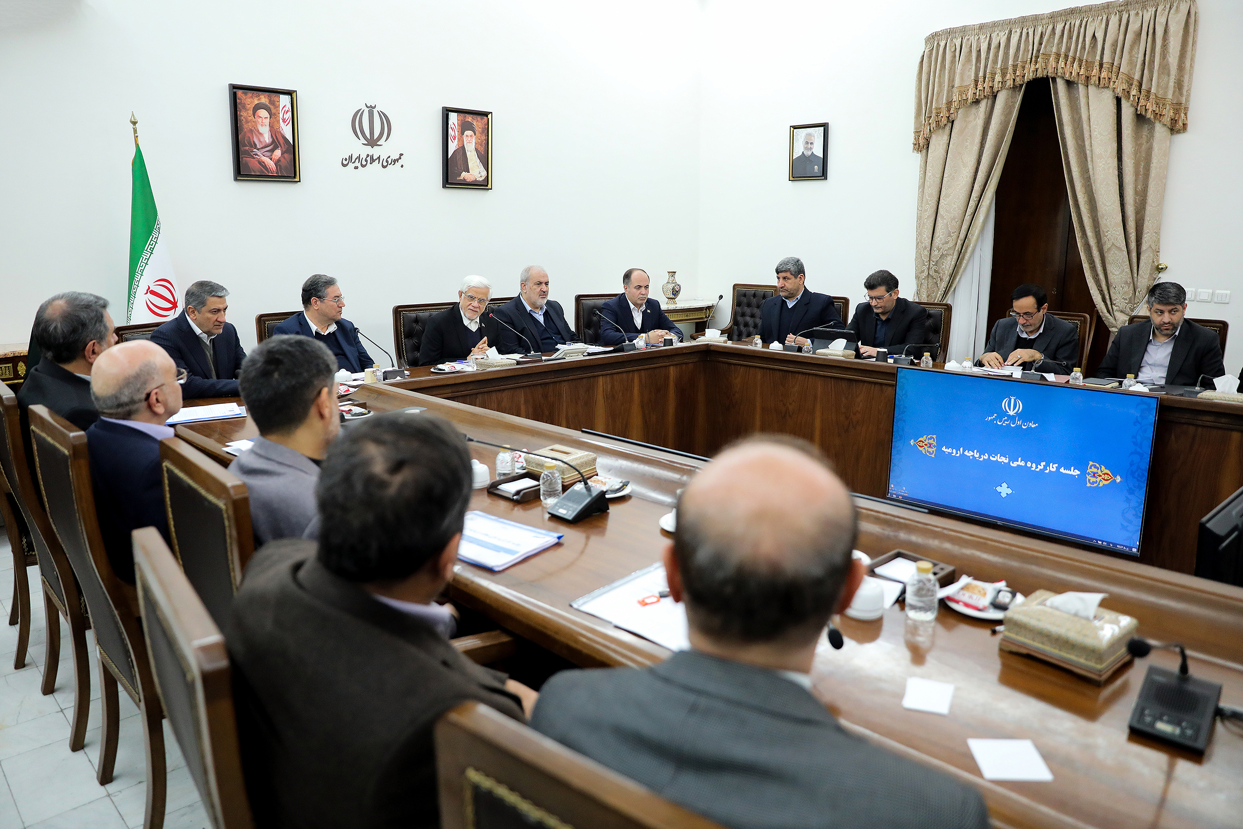 برگزاری جلسه کارگروه ملی نجات دریاچه ارومیه + تصاویر