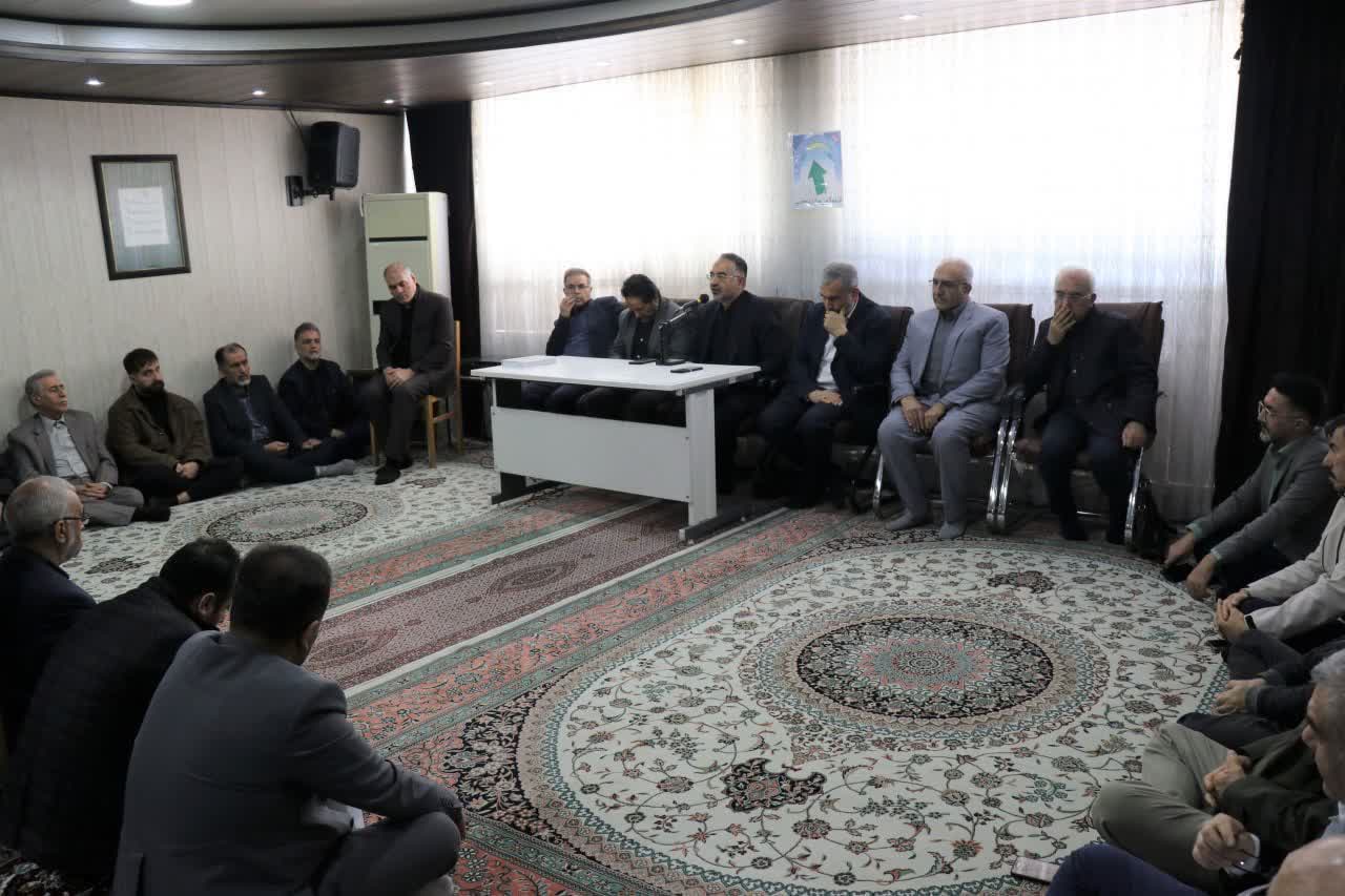 هنرمندان با خلق آثار هنری جلوه‌های جنگ تحمیلی و ایثار ملت را به نمایش گذارند