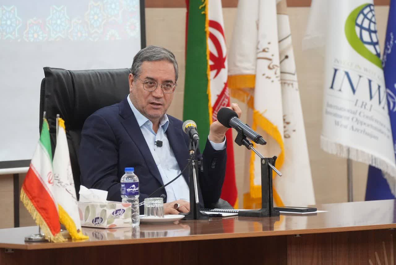 آلبوم تصویری / خانه مطبوعات میزبان گفتوگوی استاندار آذربایجانغربی با خبرنگاران
