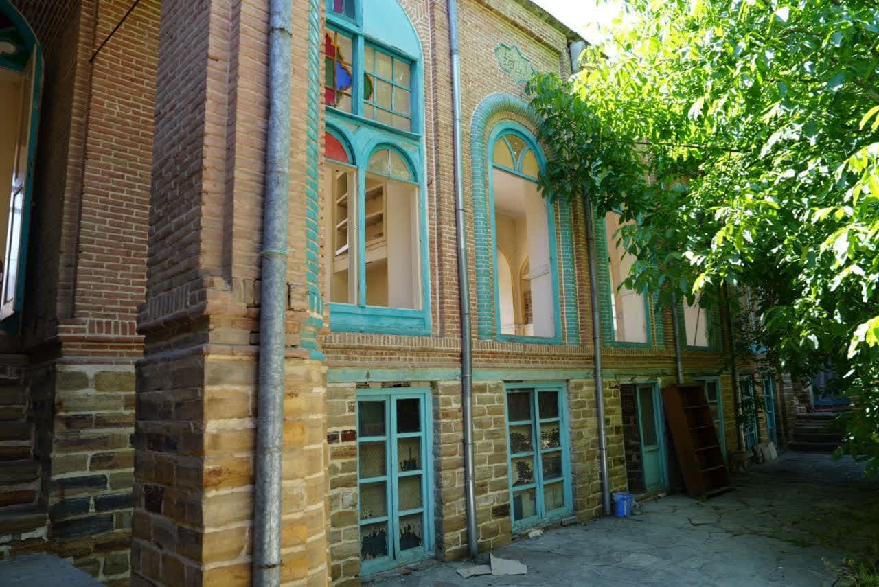 بازدید استاندار آذربایجان غربی از روند مرمت و بازسازی خانه انصاری ارومیه + تصاویر
