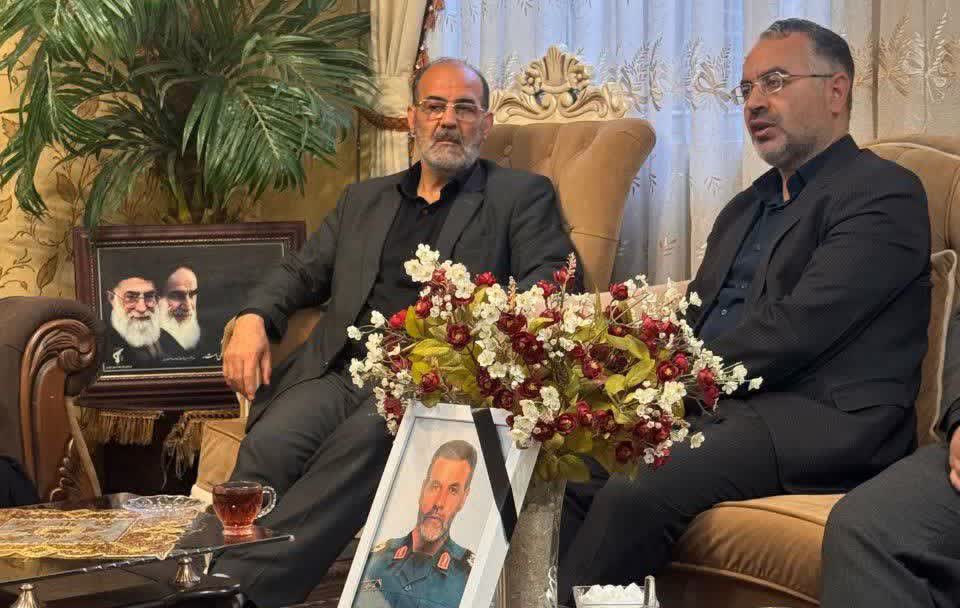 رشادت و ایثارگری شهیدان و خانواده‌های آنان نباید فراموش شود