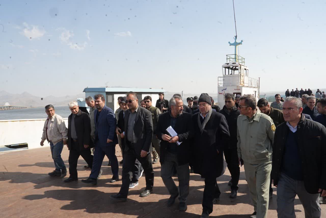 بازدید استاندار آذربایجان‌غربی از دریاچه ارومیه + تصاویر