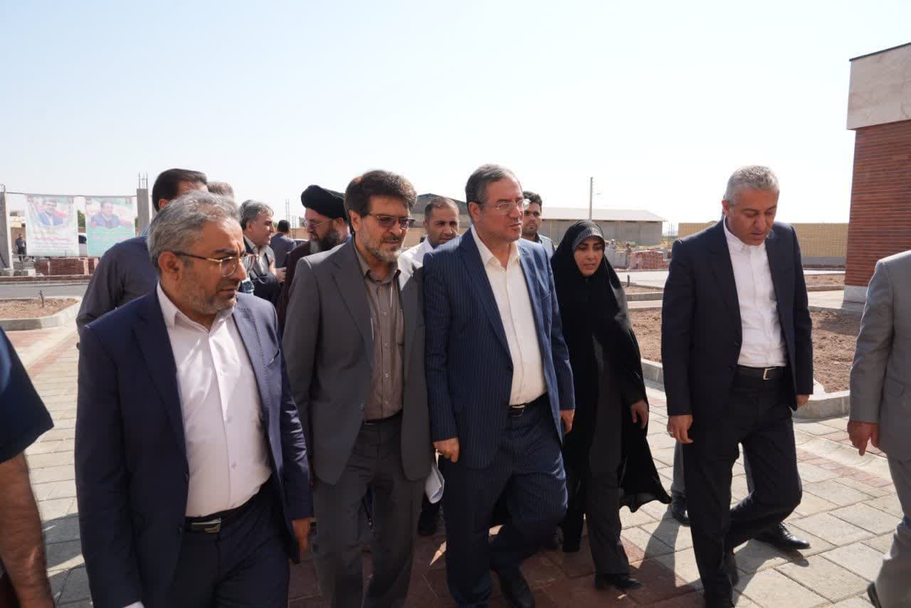 بازدید استاندار آذربایجانغربی از مجتمع ادارات شهرستان باروق + تصاویر