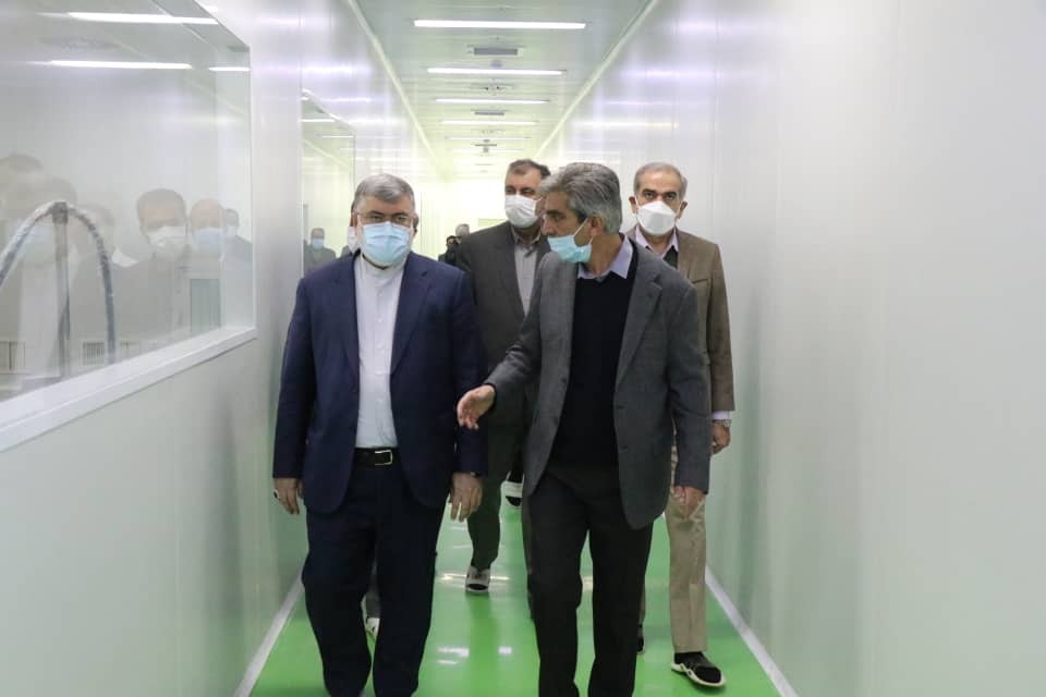 بازدید محمدصادق معتمدیان، استاندار آذربایجان غربی از شرکت دستکش حریر ایران در ارومیه