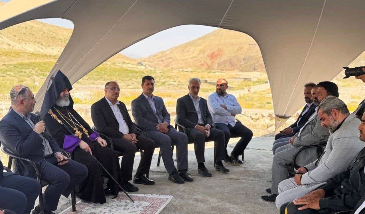 مردم ایران با تنوع قومی، زبانی و مذهبی، خانواده بزرگ ملت ایران را تشکیل دادهاند