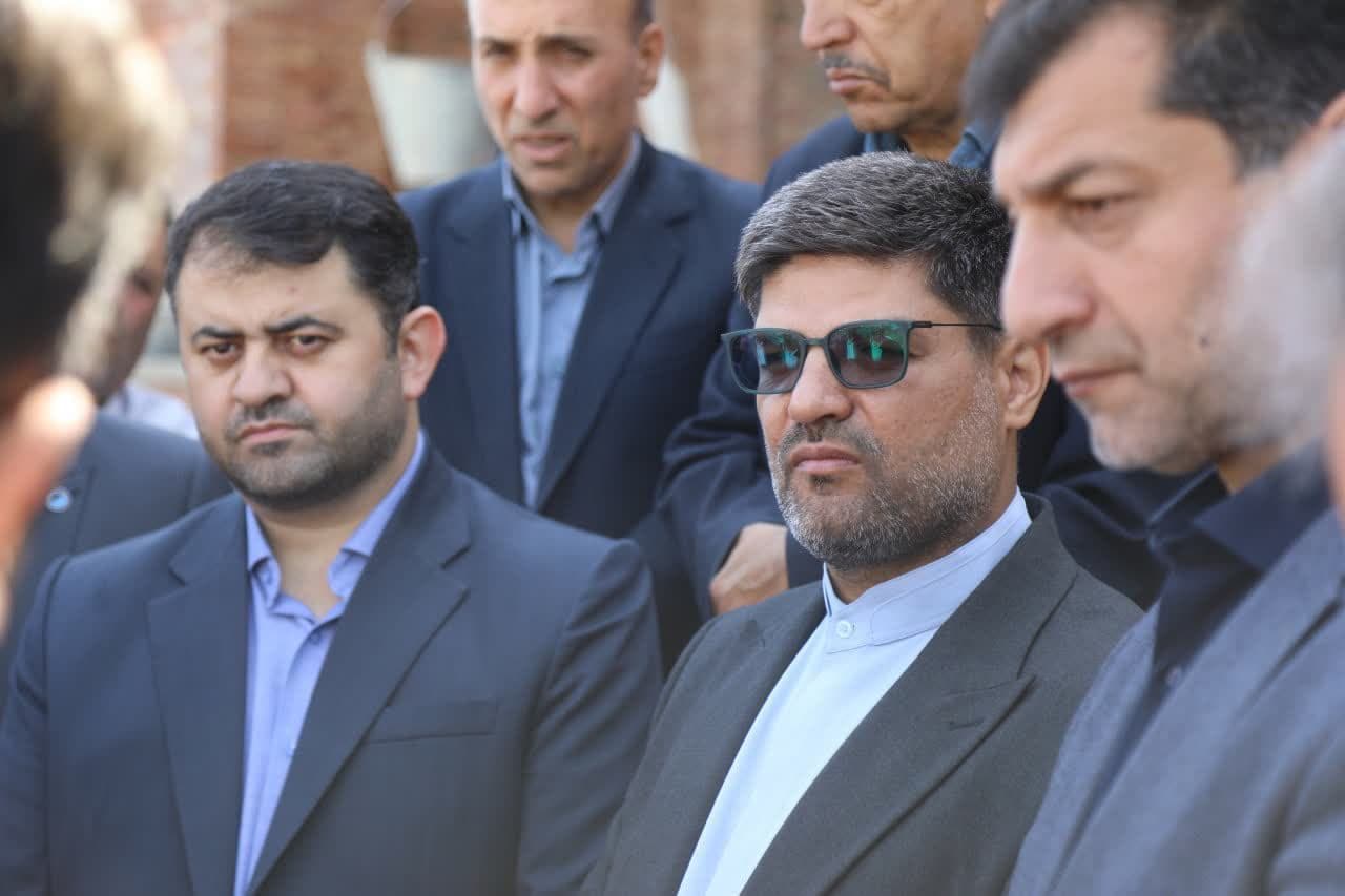 بازدید معاون هماهنگی امور عمرانی استاندار آذربایجانغربی از روند احداث مرکز خدمات جذب سرمایهگذاری استان