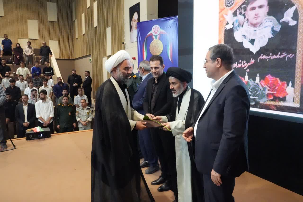 آلبوم تصویری / برگزاری آیین تجلیل از قهرمانان جهانی و آسیایی آذربایجانغربی