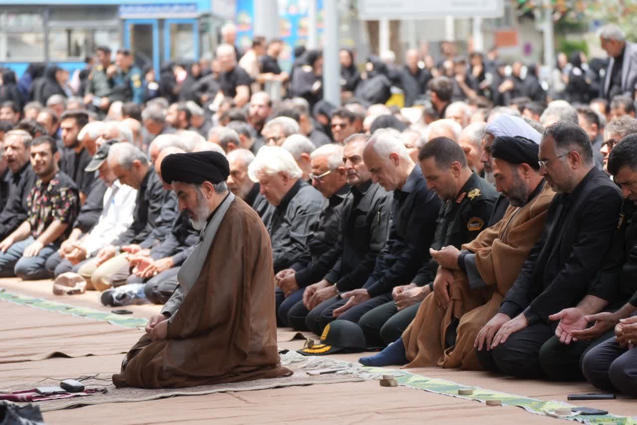آلبوم تصویری / اقامه نماز ظهر عاشورا در ارومیه
