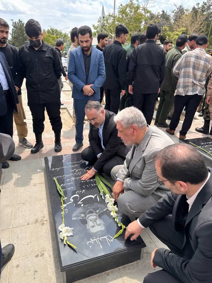 غبارروبی و عطرافشانی گلزار مطهر شهدا به مناسبت گرامیداشت سالروز آزادسازی خرمشهر و سالگرد رحلت مجاهد نستوه حجتالاسلام حسنی امام جمعه فقید ارومیه