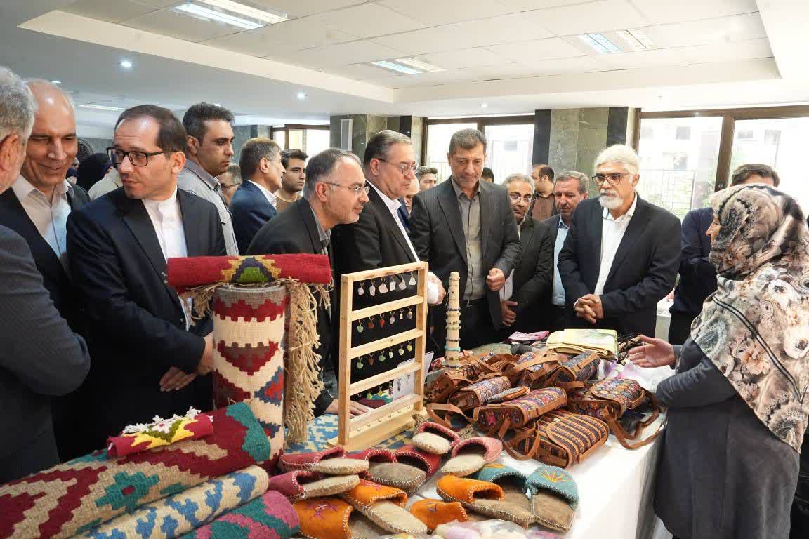 افتتاح نمایشگاه صنایعدستی در ارومیه + تصاویر