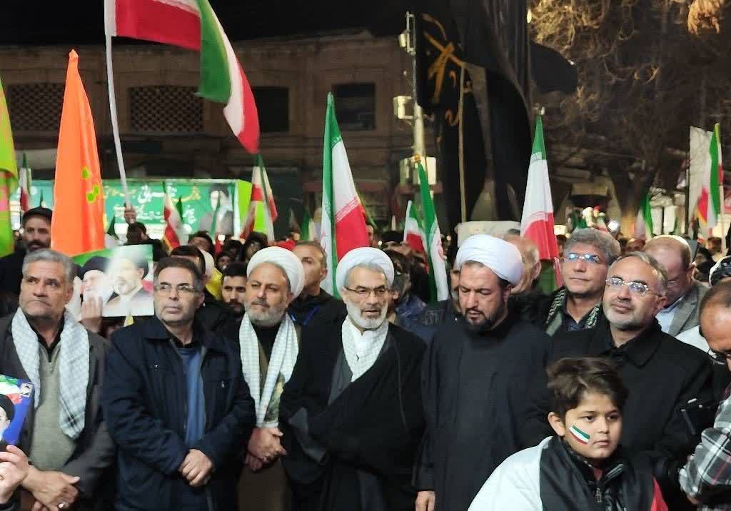 تداوم تجمع شبانه و خروش استکبارستیزی مردم ارومیه